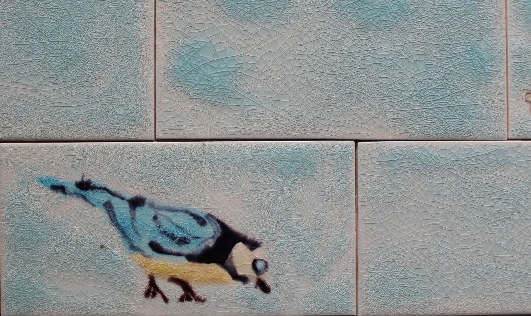 Great Tit bird tile with Glacier plain tiles