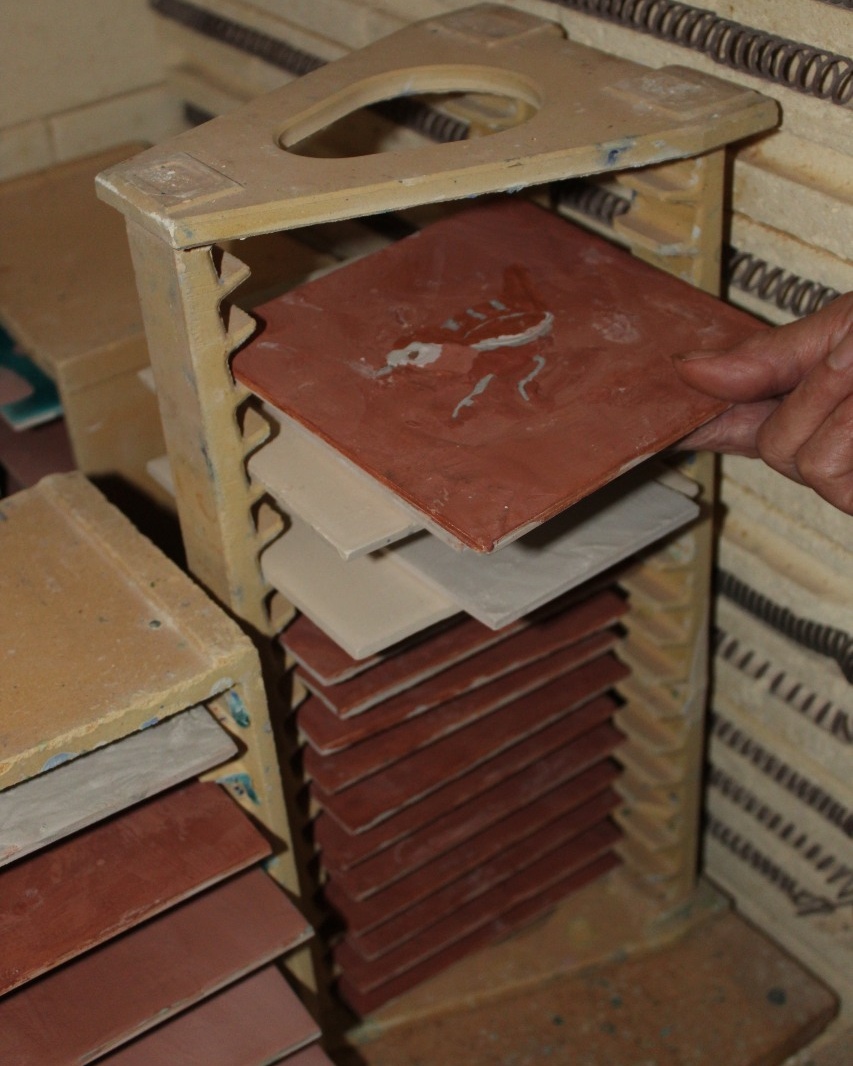 Packing a kiln with tiles
